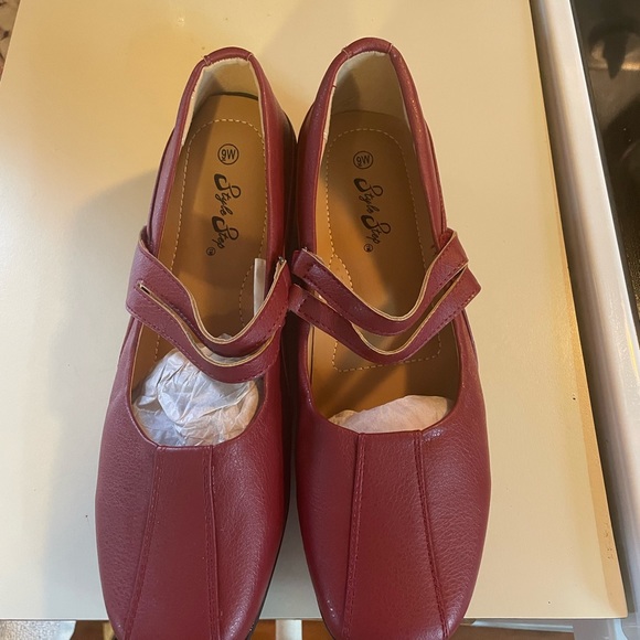 Style Step 9W Burgandy/Navy Avail please specify color wanted when purchasing. - Picture 1 of 8